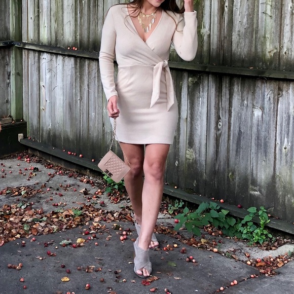 NWT Cream long sleeve dress - Picture 6 of 8